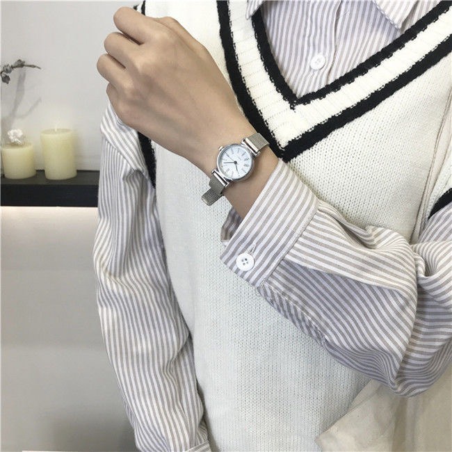 Đồng Hồ Đeo Tay Dây Kim Loại Mặt Tròn Xinh Xắn Dành Cho Nữ