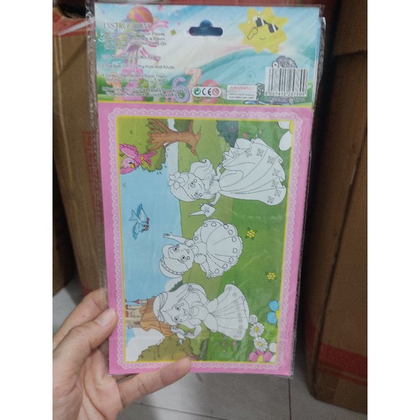 Hình dán nổi thay đồ búp bê