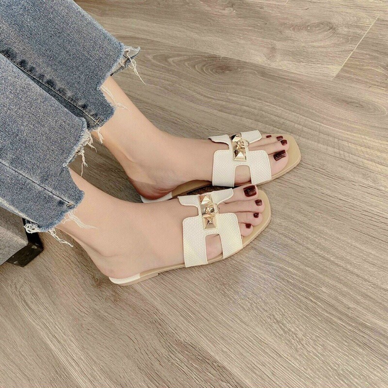 Dép H mới diện hè cực xinh xẻo sang chảnh