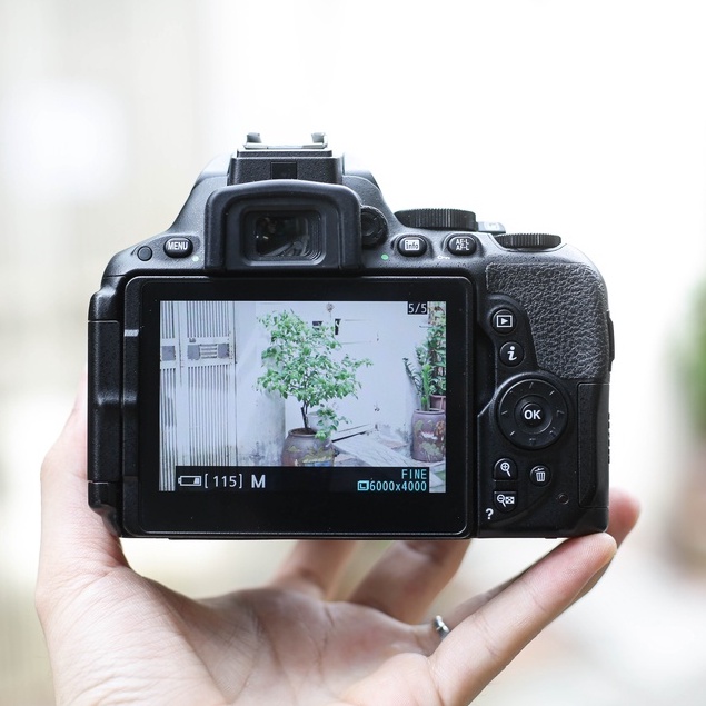 Bộ máy ảnh Nikon D5500 kèm ống kính AF-S NIKKOR 18-55mm F3.5-5.6 VR II