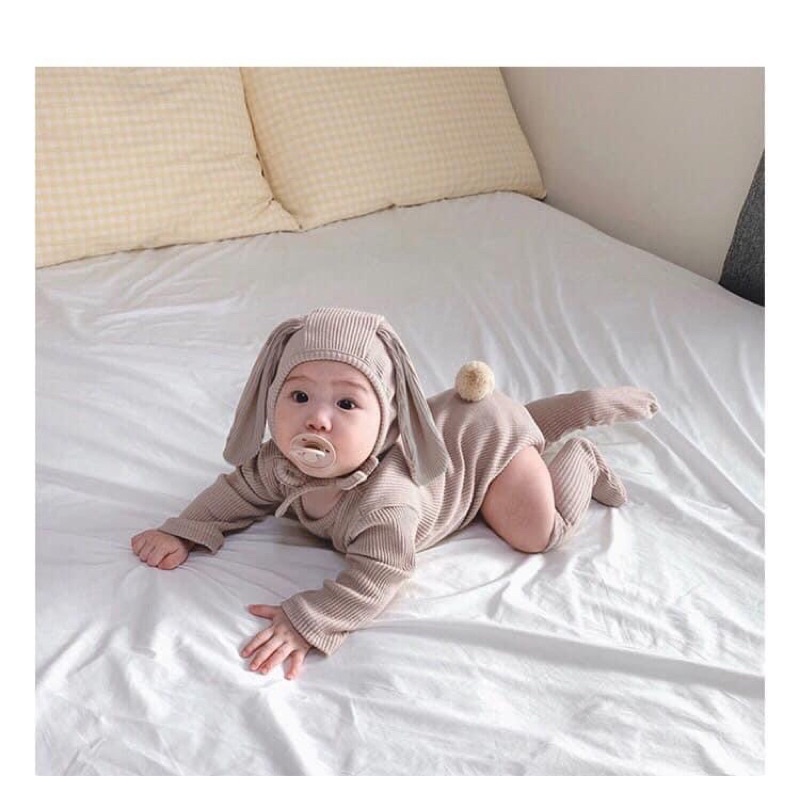 Body tai thỏ kèm mũ và vớ cho bé