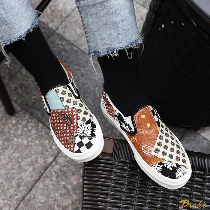 Giày sneakers Vans UA Classic Slip-On Tiger Patchwork VN0A4U381IO