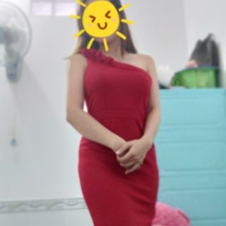 Đầm body lệch vai siêu sang