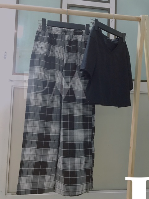 Sét áo Croptop cổ tim +quần kẻ xuông