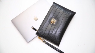 Clutch cầm tay da rắn