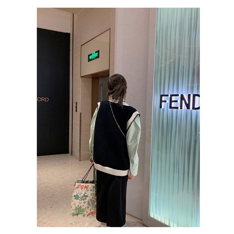 Áo Dệt Kim Sát Nách Cổ Chữ V Màu Đen Tương Phản Cho Nữ