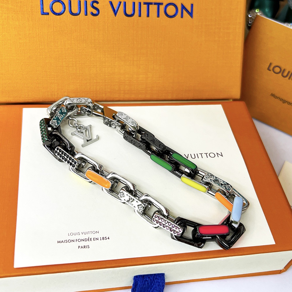 Vòng tay thời trang nam cao cấp 𝑳𝒐𝒖𝒊𝒔 𝑽𝒖𝒊𝒕𝒕𝒐𝒏 LV sành điệu, phong cách