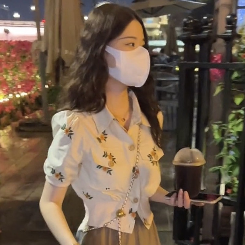 Áo Sơ Mi Tay Ngắn Phồng Dáng Ôm Phối Hàng Nút In Họa Tiết Hoa Thời Trang Mùa Hè Mới Cho Nữ