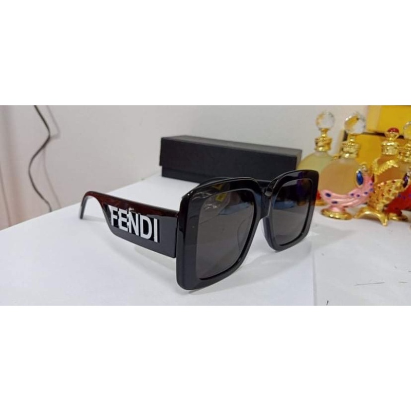 FENDI - kính HÀNG SI HÃNG HIỆU CHUẨN AUTH
