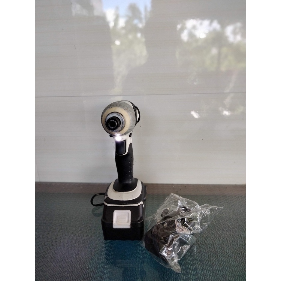 .máy bắn vít bãi nhật TD131D-14,4V.bán fun bộ(1mays+1pin đóngmới 4AH+1 sạc adapter)