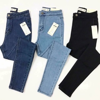 Combo 2 quân jean xuất khẩu. Giá sale. Chất  đẹp jean mềm. Co giãn tốt giá rẻ đẹp bền chất lượng. Có sẵn tại 211 tôn đức