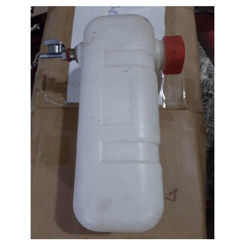 BÌNH XĂNG TRÊN MÁY BƠM NƯỚC 2 THÌ 2,5L