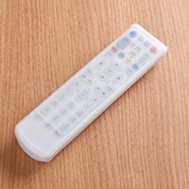 Bọc remote tivi bằng nhựa dẻo ôm sát có khe hở thay pin tiện lợi
