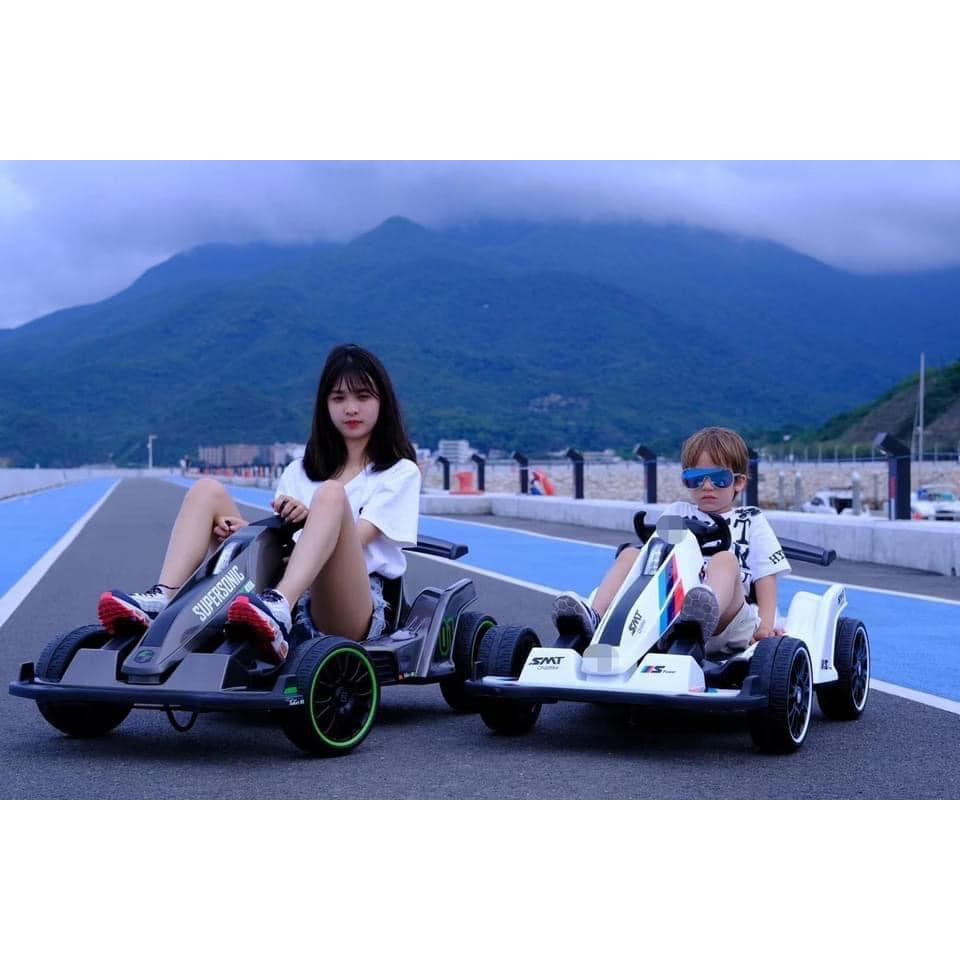 Ô tô điện trẻ em Baby-kid siêu xe kiểu dáng thể thao F1 Drift Car 2 động cơ lớn tải trọng 80kg