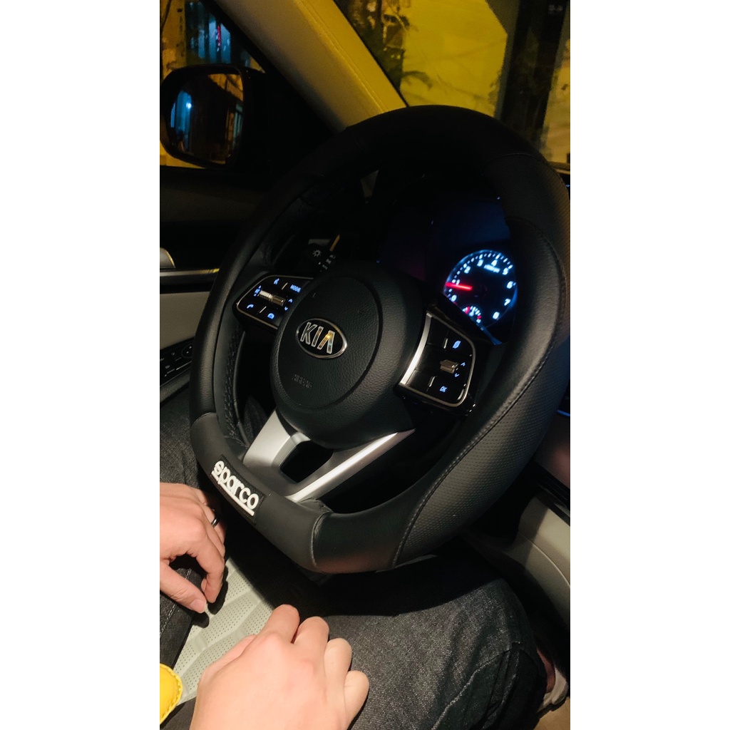 Bọc vô lăng ô tô dạng Dcut cho KIA SELTOS, SONET, XL7, almera, kick, k5, territory, MG, vfe34, vf8, Custin, Swift, VF5