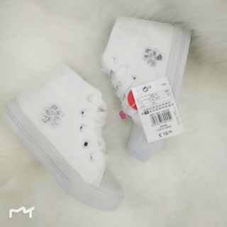 Giày OVS trắng thêu hoa siêu xinh