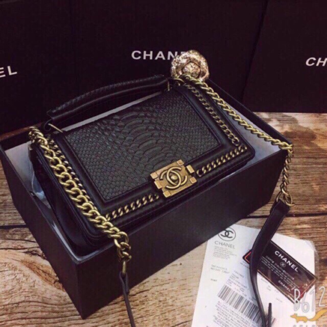 Túi C.N boy rắn viền xích size 20,25cm hàng chuẩn xịn