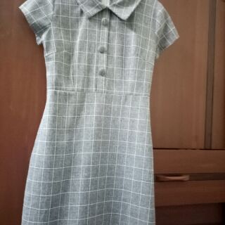 Váy kẻ ca rô liền, dáng chữ A