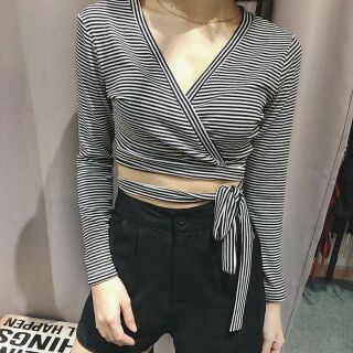 Áo đắp chéo ngực tay dài sọc đen