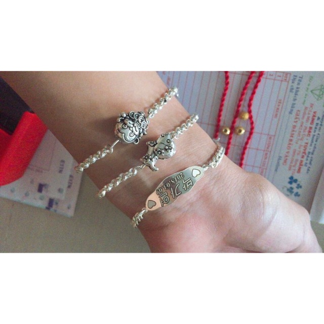 Lắc em bé. Bạc s990