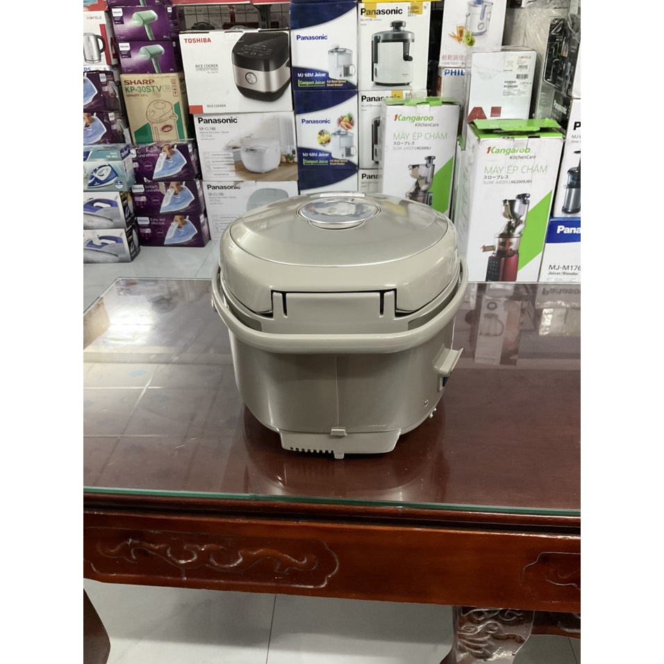 Nồi cơm điện cao tần Toshiba 1.8 lít RC-18RHVN - Hàng trưng bày