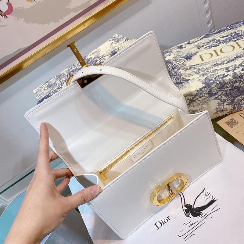 Túi trắng khoá vàng da trơn