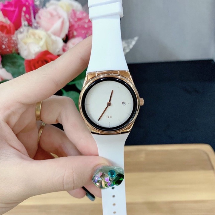 Đồng hồ nữ OneTime thời trang hiện đại, kiểu dáng thon gọn, dây caosu mềm dễ chịu khi đeo, vỏ thép không gỉ cực đẹp