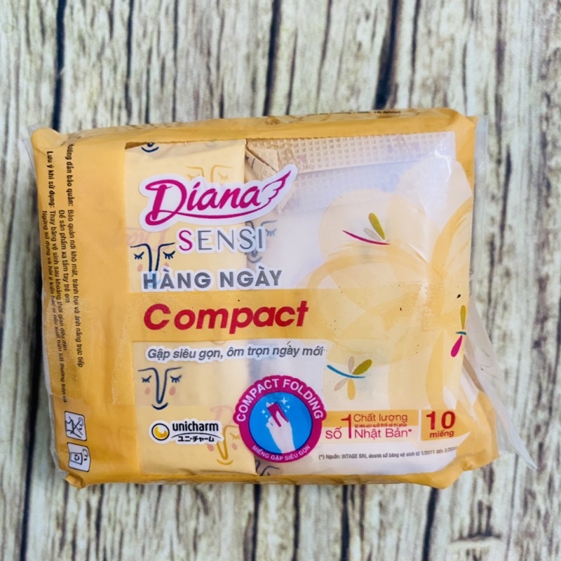 Gói băng vệ sinh hàng ngày Diana 10 miếng Sensi Compact