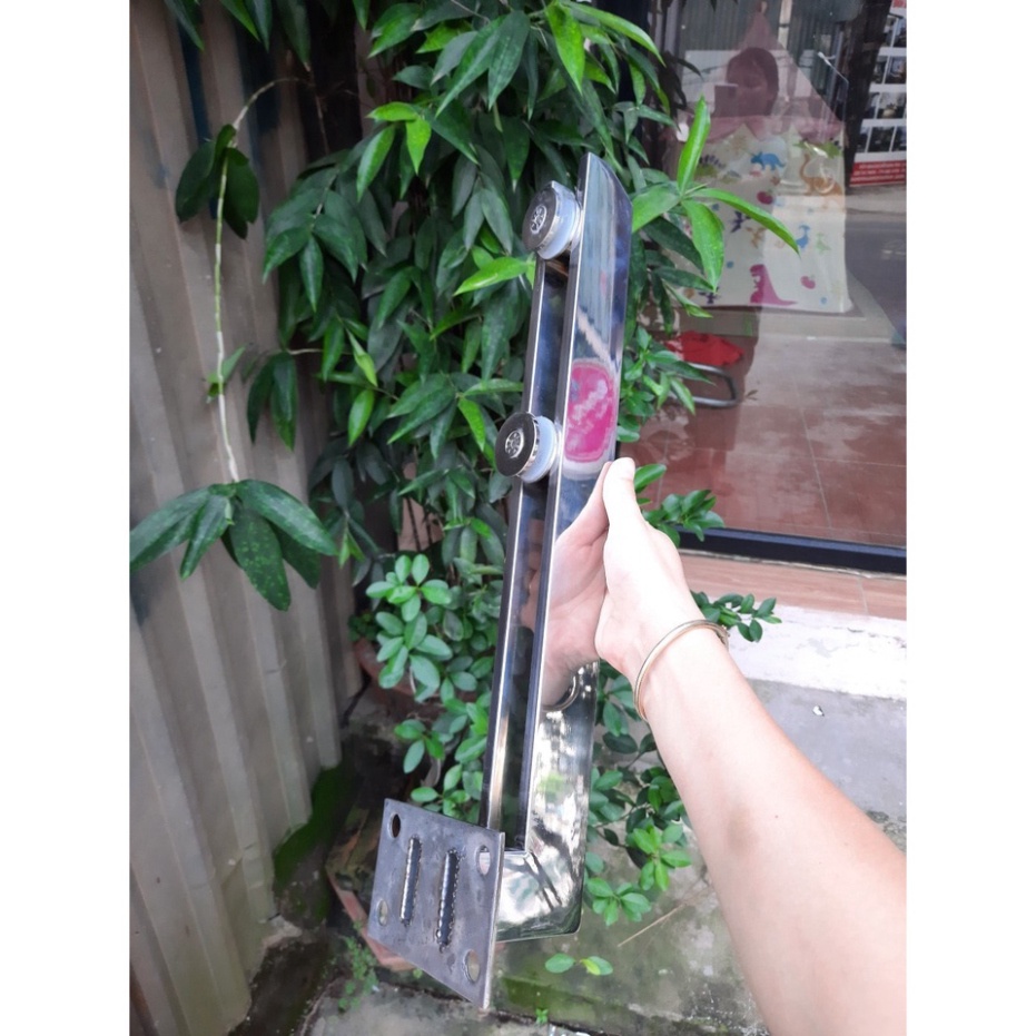 Trụ cầu thang kính bắt cạnh inox sus 304