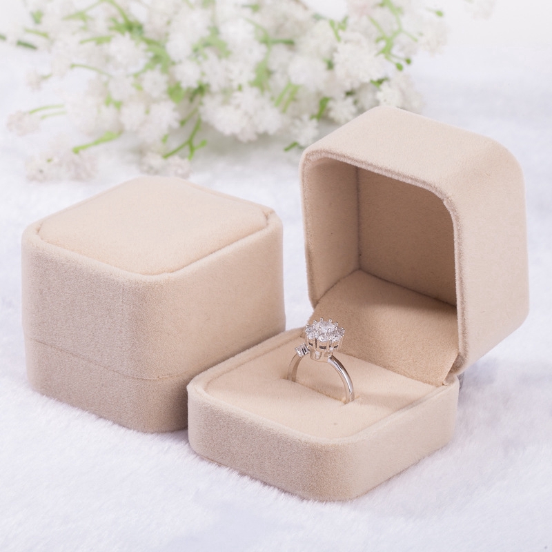 Hộp Đựng Nhẫn Cưới Chất Liệu Nhung Sang Trọng