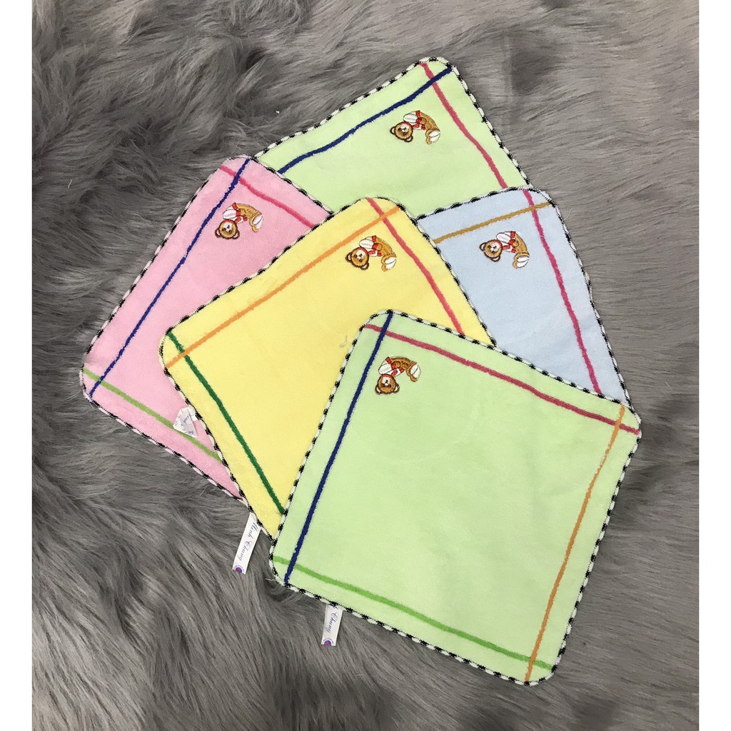 10 khăn vuông thêu hình gấu, vải Cotton 100% , 30x30 vắt sổ viền , Cty MINH CHUNG , nhiều màu , thắm nước tốt , mềm mịn