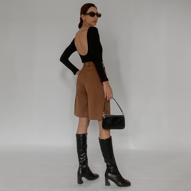 Quần lửng nữ, màu nâu sáng, chất kate dày dặn, là min - LIGHT BROWN BERMUDA SHORTS