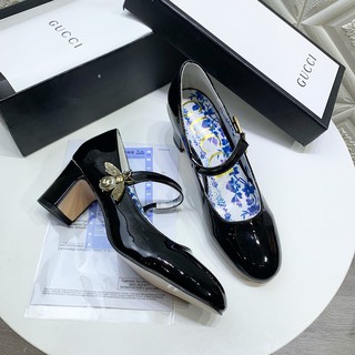 Giày Gucci ong lót hoa
