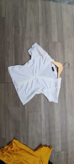 Áo Croptop Đính 3 Nút