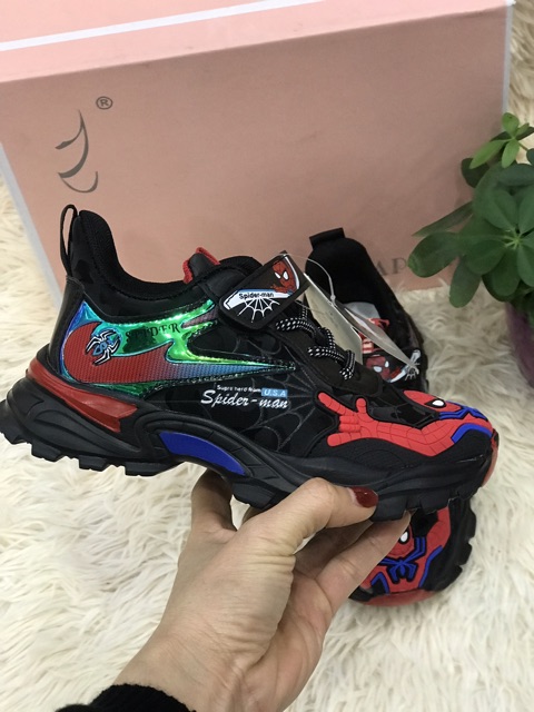 Giầy thể thao nhện siêu nhẹ