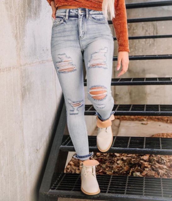 Quần jean nhà em bán hoài không chán, khách chỉ không thích thì bỏ, chứ mặc hoài luôn á