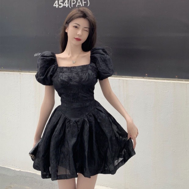 Váy hoa nữ cổ vuông tay ngắn phong cách công chúa nhẹ nhàng | BigBuy360 - bigbuy360.vn