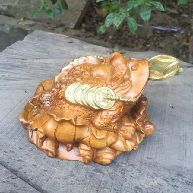 Tượng mỹ nghê - tượng cóc ngậm tiền - thiềm thừ gỗ bách xanh mạ vàng