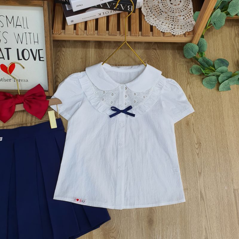 Áo sơ mi bé gái tay búp, cổ sen điệu, chất liệu thô cotton thoáng mát