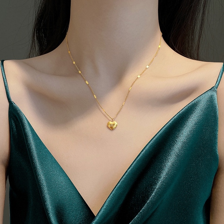 Dây chuyền trái tim sáng bóng mặt trái tim khắc chữ Love dây mềm mại thoải mái chất liệu titan