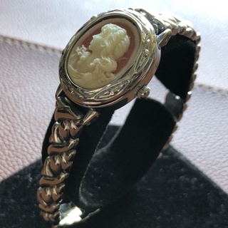 Đồng hồ nữ dạng lắc thương hiệu Marba cameo Nhật Bản