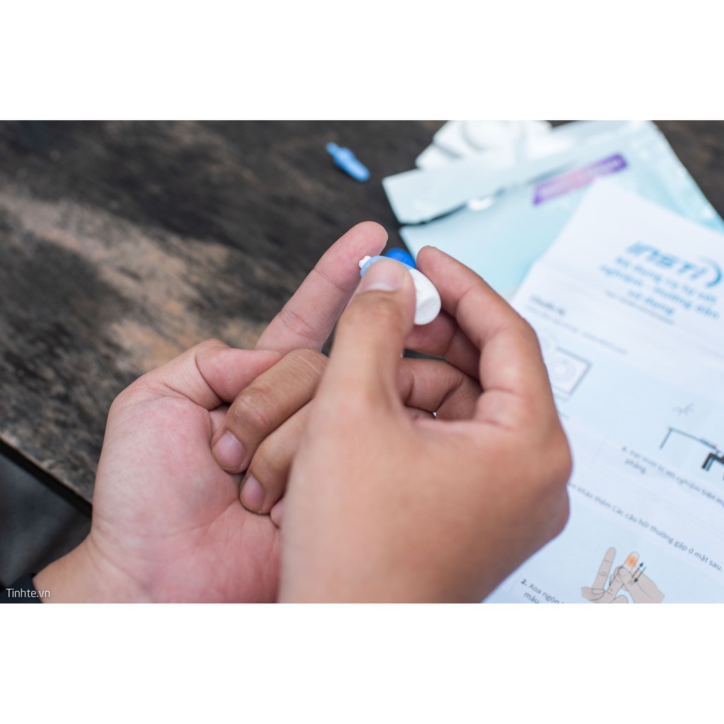 Que thử HIV INSTI lấy máu đầu ngón tay kết quả chính xác đến 99% date 12/2024