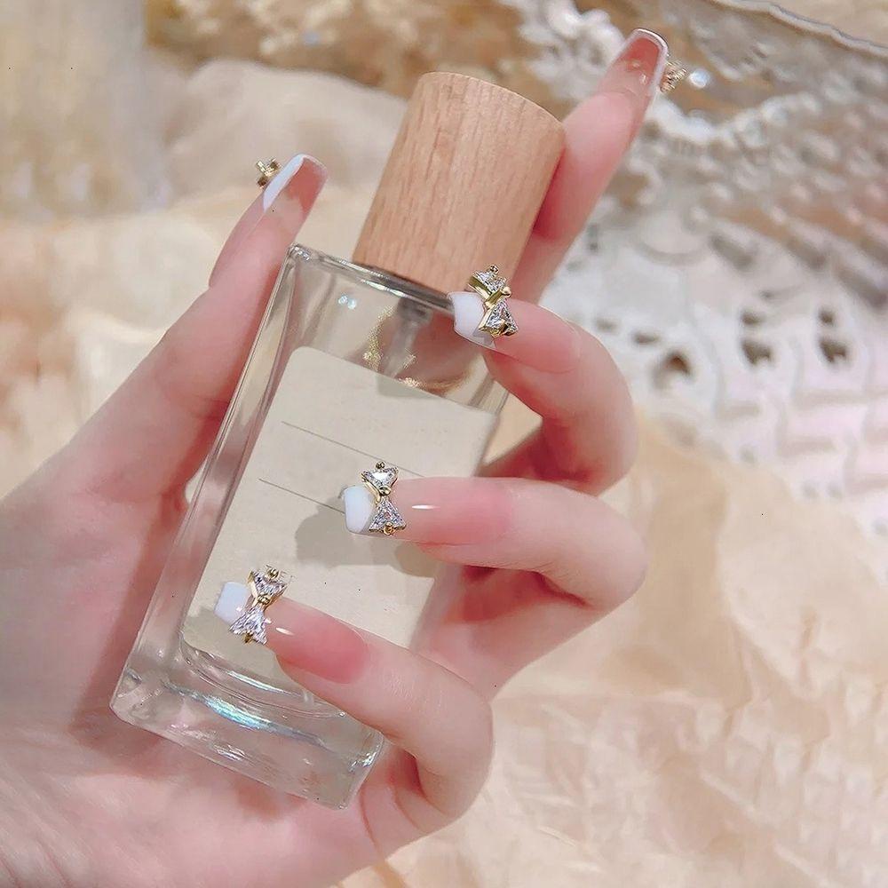 Hộp 24 Móng Tay Giả Che Phủ Toàn Diện Họa Tiết Bướm
