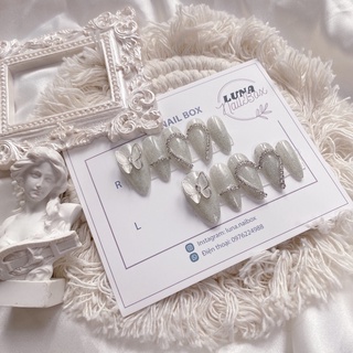 Móng giả thiết kế theo size tay charm xinh xích đá tim nhũ flash