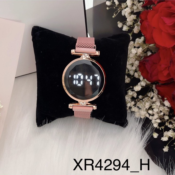 Đồng Hồ Nữ Mặt Số Tròn Điện Tử Dây Kim Loại Nam Châm Hot Trend UMI XR4294
