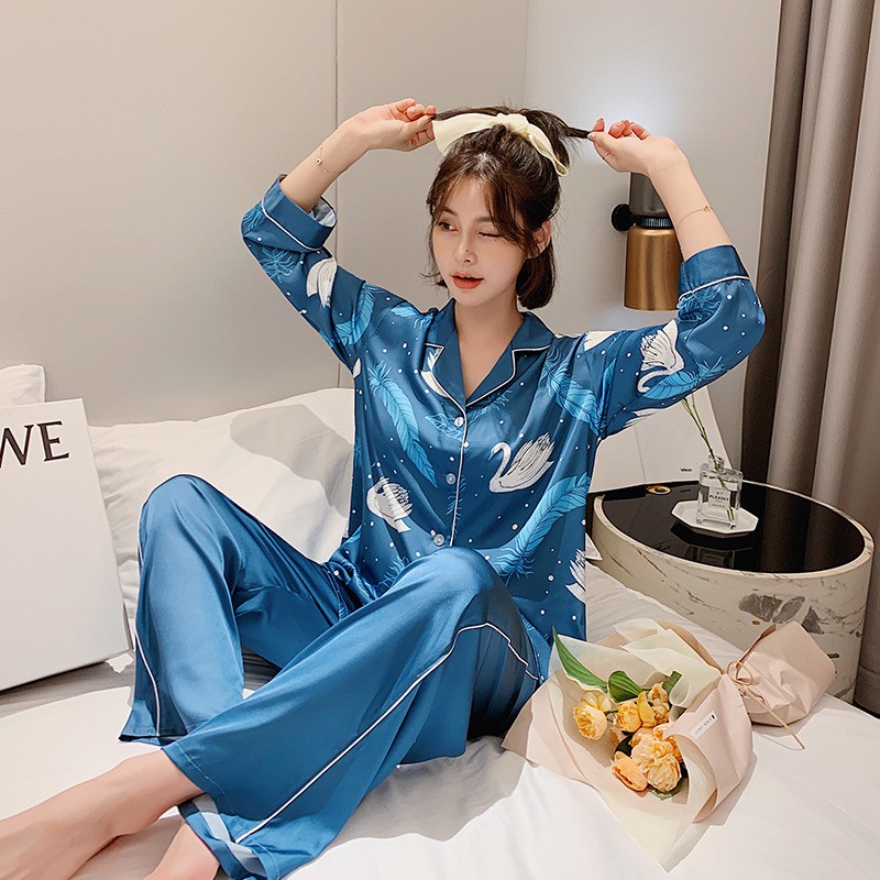 Bộ đồ ngủ dài chất lụa dành cho nữ