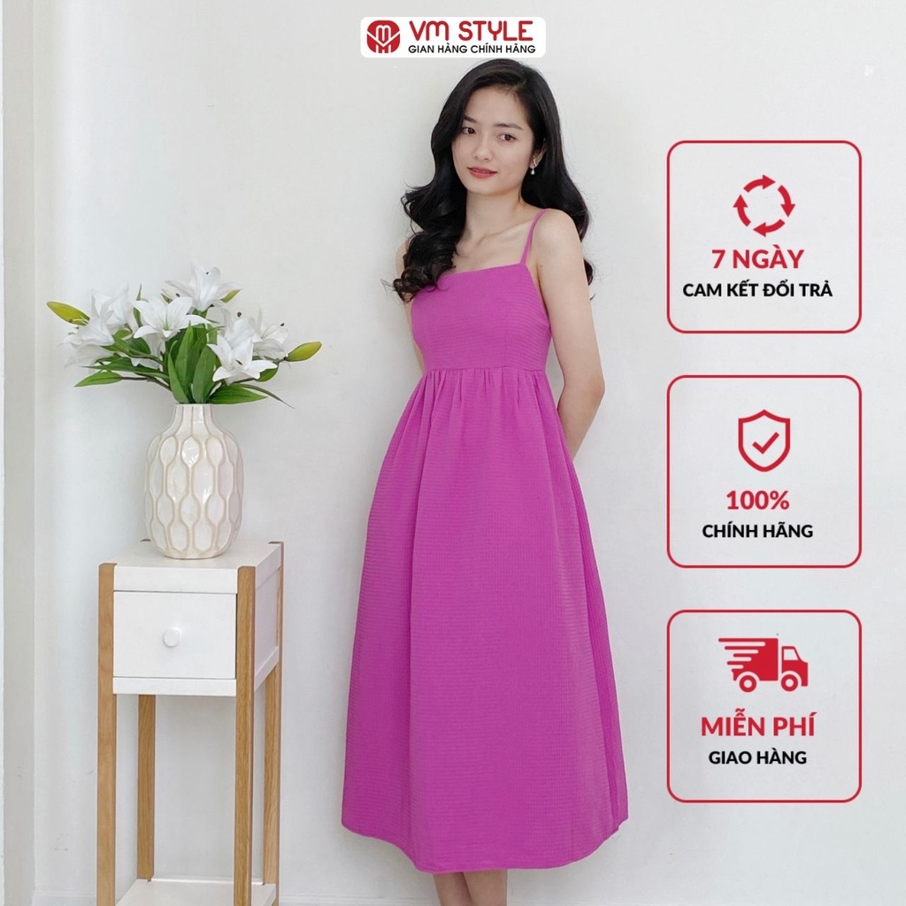 Đầm BABYDOLL VMSTYLE dài trơn 2 dây xòe dập ô nổi 22VD03EP2503