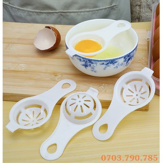 Dụng cụ vợt nhựa tách lòng đỏ trứng