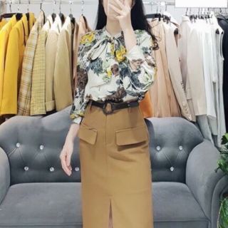 Chân váy xẻ trước