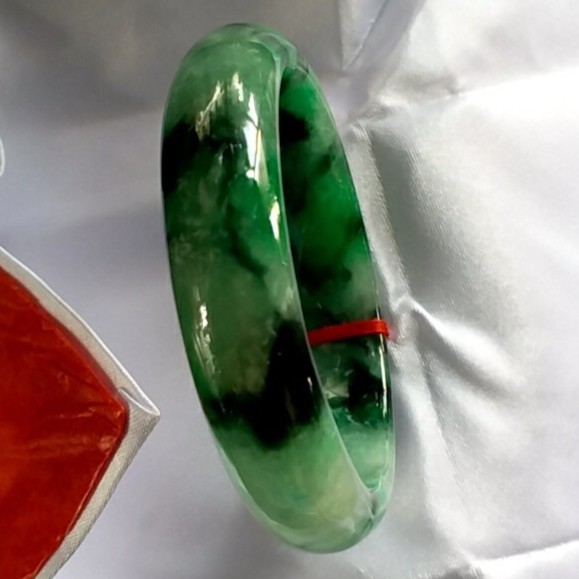 Vòng tay lá hẹ xanh đậm ( nhiều ni từ 49-65mm)- đá nhân tạo